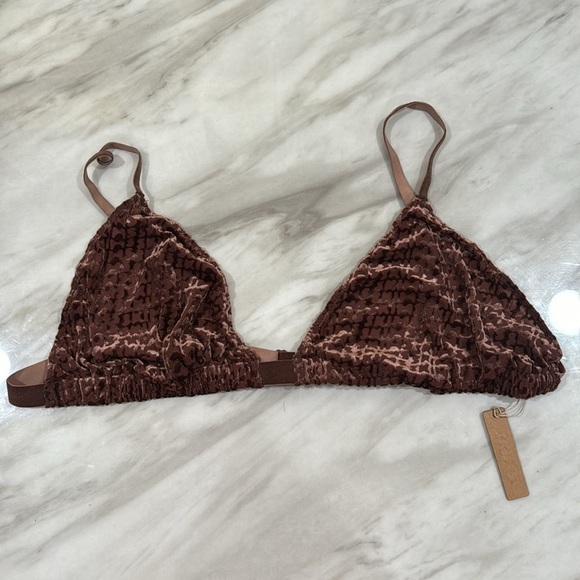 RARE!! SKIMS LOGO Bra NWT size 4X - Picture 2 of 5